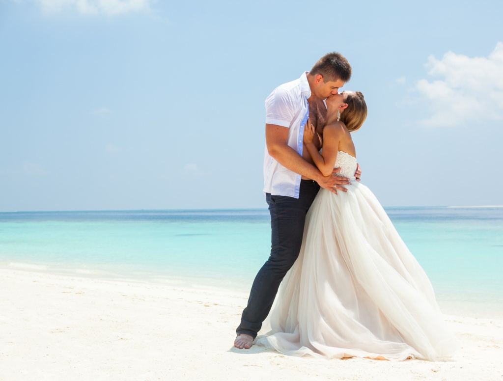 Медовый месяц что это. Медовый месяц. Свадебное путешествие на Мальдивы. Медовый месяц на Мальдивах. Медовый месяц свадьба.