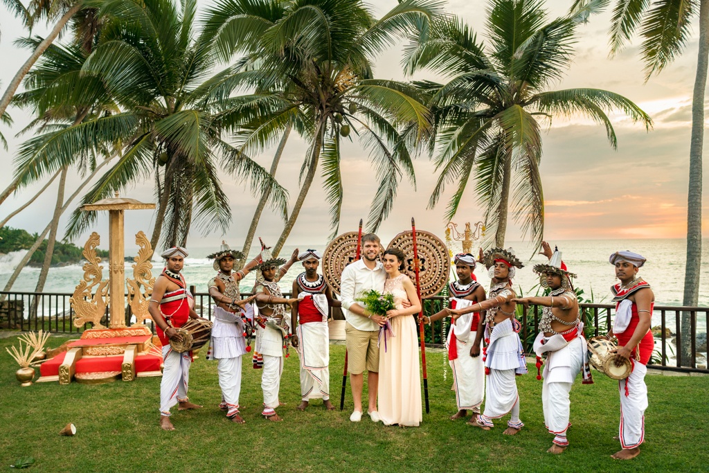 Погода шри ланка сейчас на 14. Карнавал Шри Ланка. Свадьба на Шри Ланке. Шри Ланка новый год.
