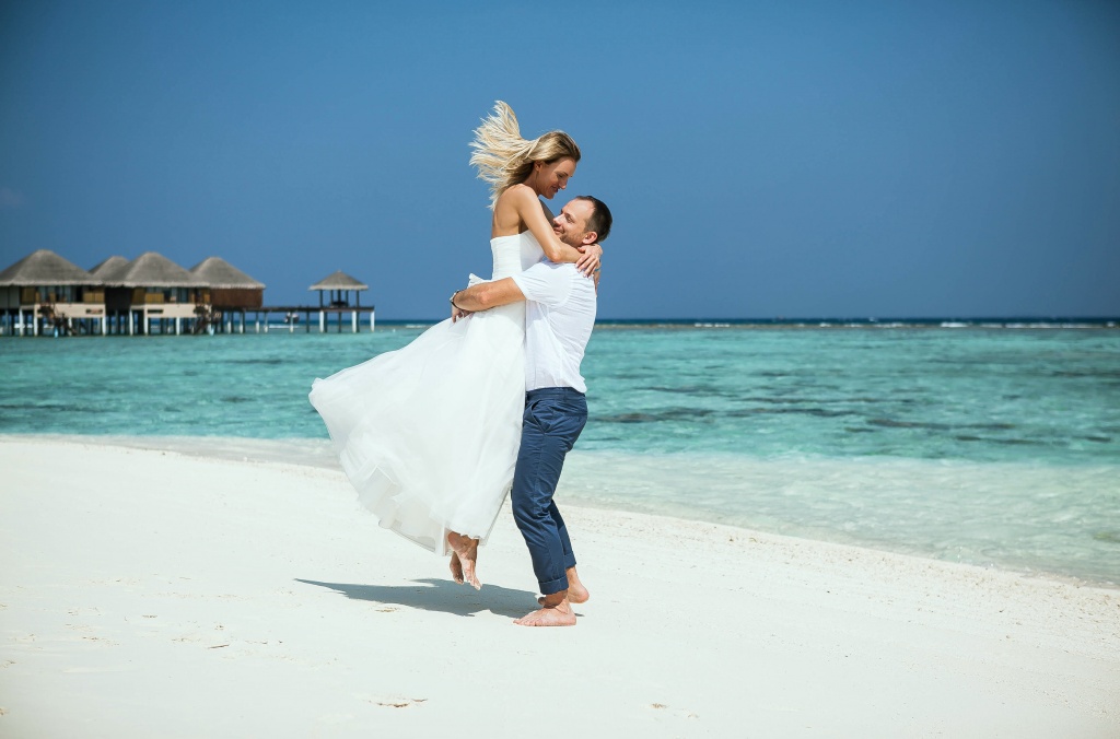 Медовый месяц что это. Свадебная фотосессия на Мальдивах. Свадебное путешествие на Мальдивы. Медовый месяц на Мальдивах. Красивая свадьба на Мальдивах.