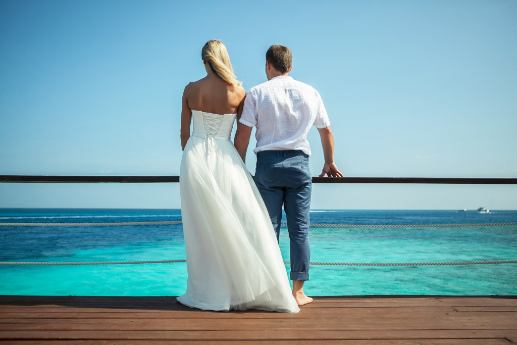 Медовый месяц что это. Медовый месяц. Медовый месяц на Мальдивах. Подборка платьев в свадебное путешествие.