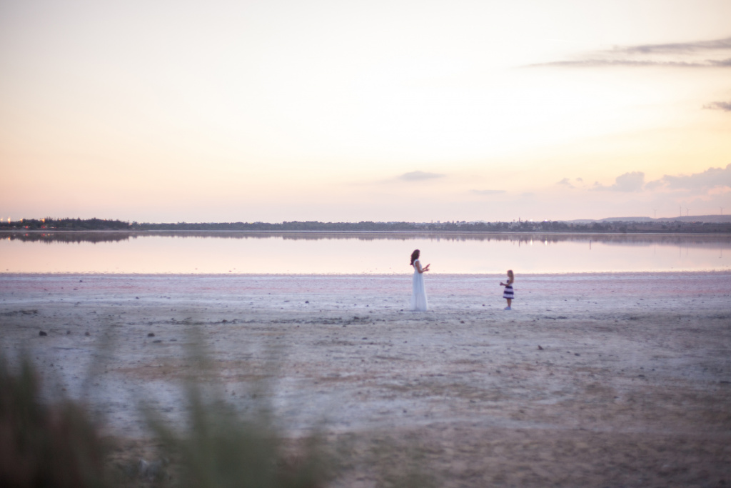 Кипр. Соленое озеро, пристань для яхт, утес, цветущие деревья, Кипр, Фотограф Анастасия Захарова, #380729