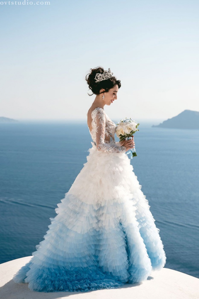 Свадьба на Санторини. Невеста Умида на фоне Киклад