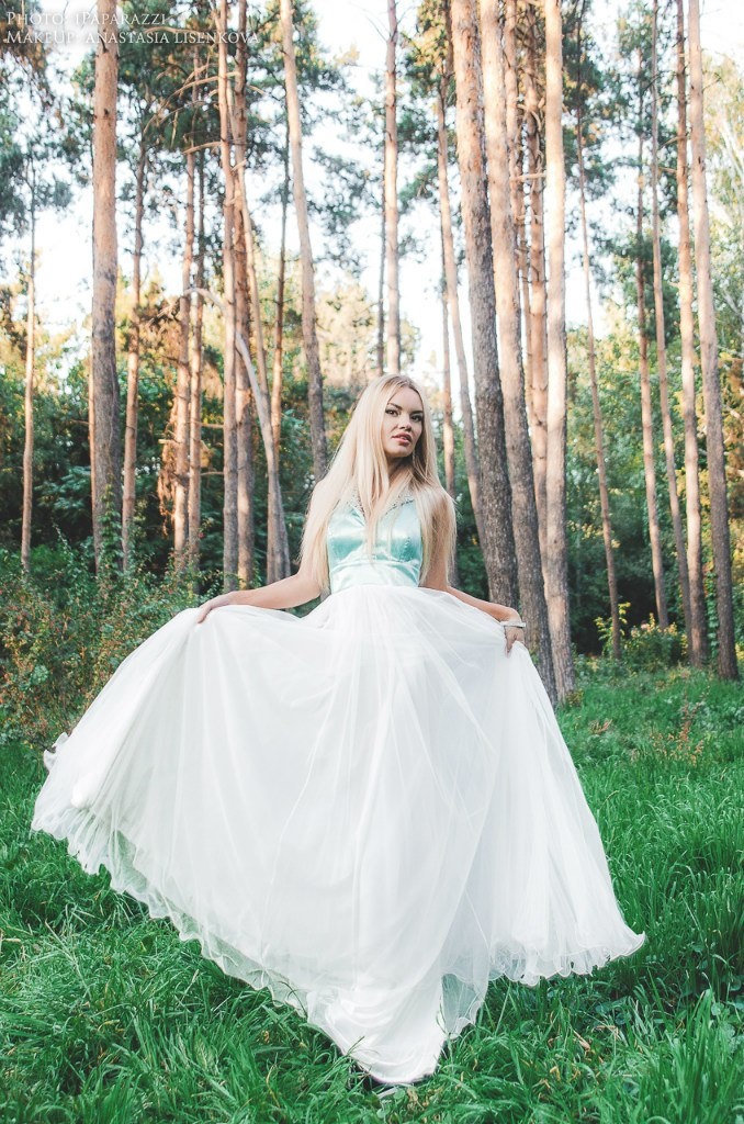 Прекрасная невеста в лесу