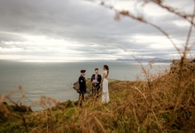 Свадьба для двоих на скалах в Ирландии