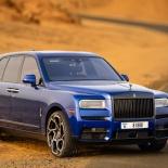 Фотосессия Rolls-Royce Cullinan в песках Дубая